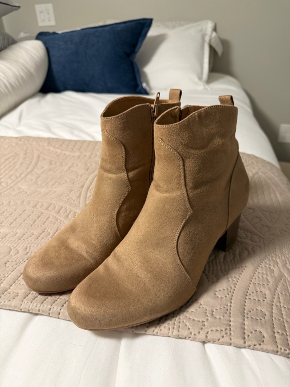American Eagle Women's Tan Suede Ankle Boots